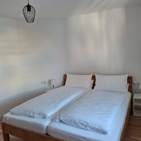 شقة Schoene Mit Balkon