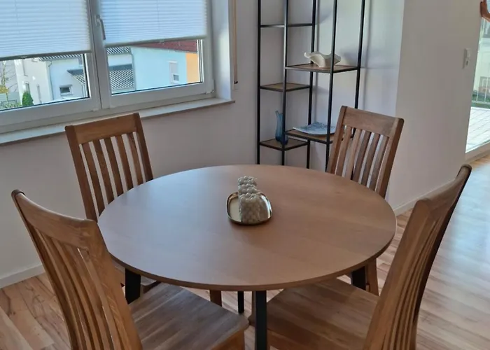 Schoene Mit Balkon Appartement *